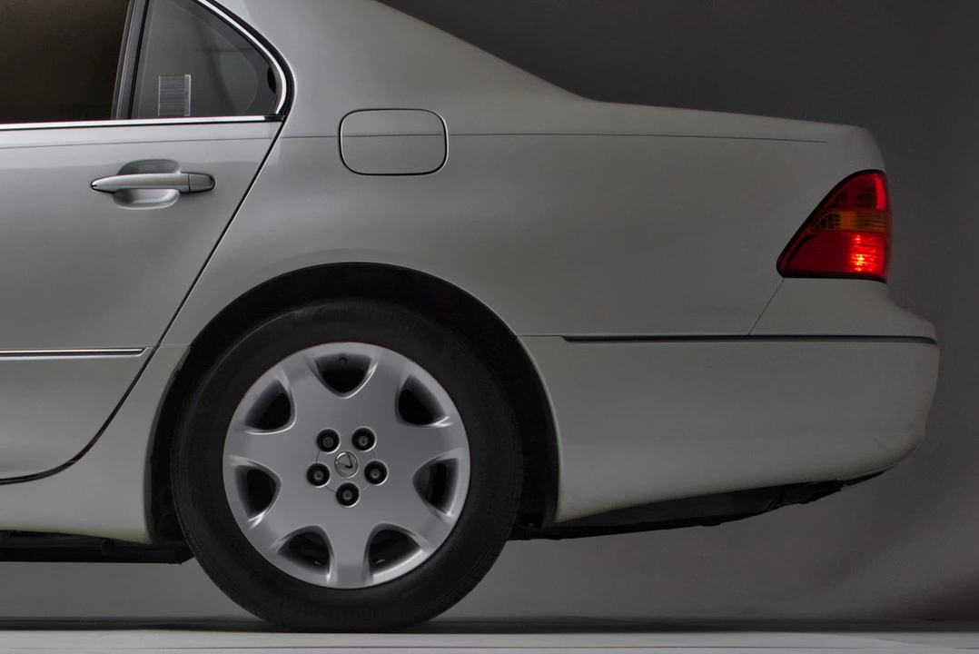 2001 Lexus LS 2nd Gen - Image 26 of 31