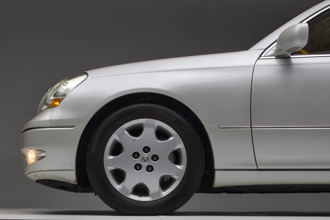 2001 Lexus LS 2nd Gen - Image 25 of 31