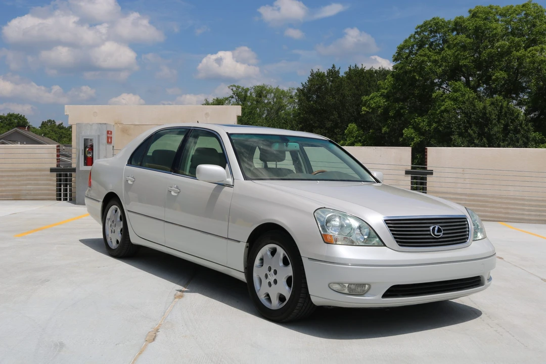 2001 Lexus LS 3rd Gen - Image 11 of 31