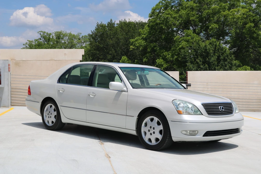 2001 Lexus LS 3rd Gen - Image 9 of 31