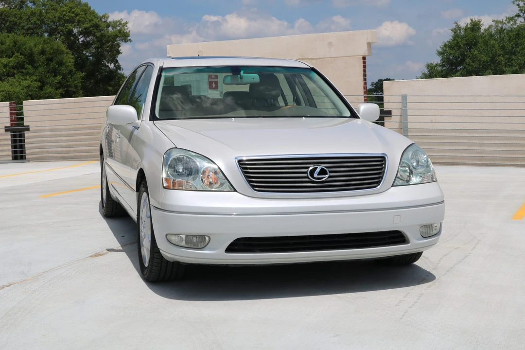 2001 Lexus LS 3rd Gen - Image 4 of 31