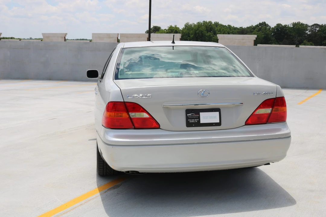 2001 Lexus LS 3rd Gen - Image 29 of 31