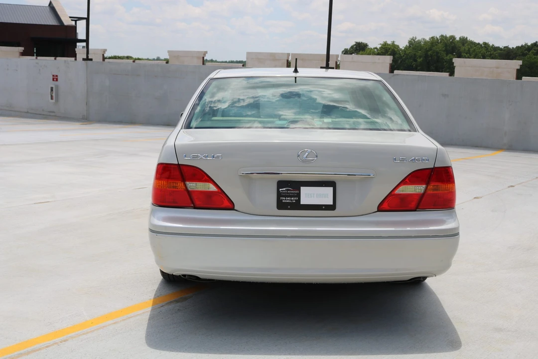 2001 Lexus LS 3rd Gen - Image 28 of 31