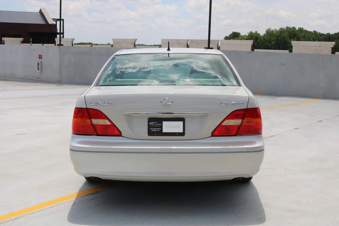 2001 Lexus LS 3rd Gen - Image 27 of 31