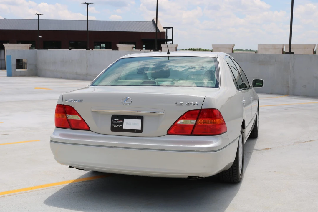 2001 Lexus LS 3rd Gen - Image 25 of 31