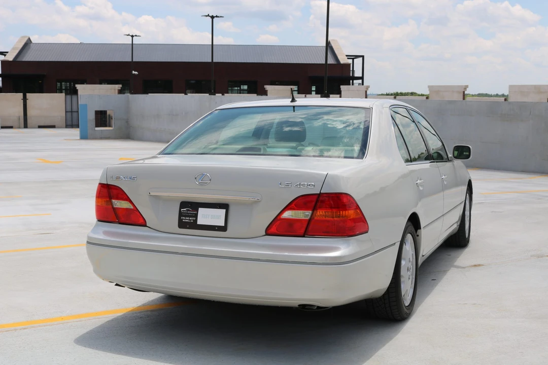 2001 Lexus LS 3rd Gen - Image 24 of 31