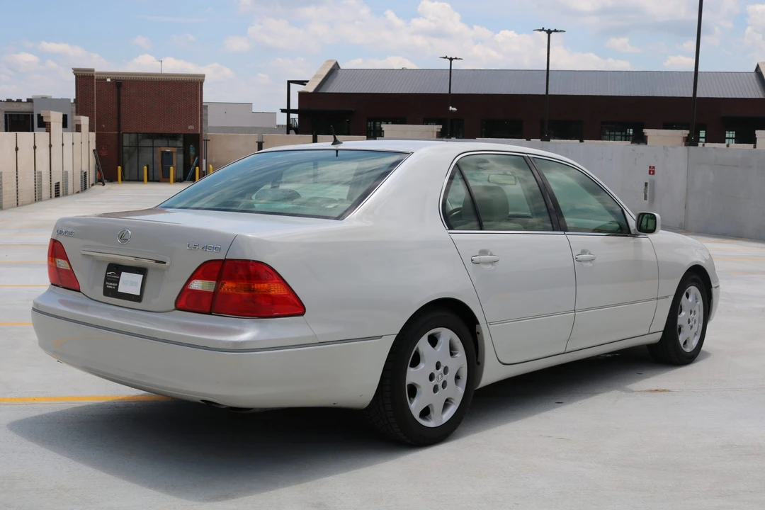 2001 Lexus LS 3rd Gen - Image 21 of 31