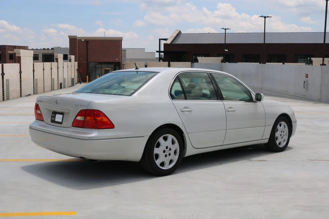 2001 Lexus LS 3rd Gen - Image 20 of 31