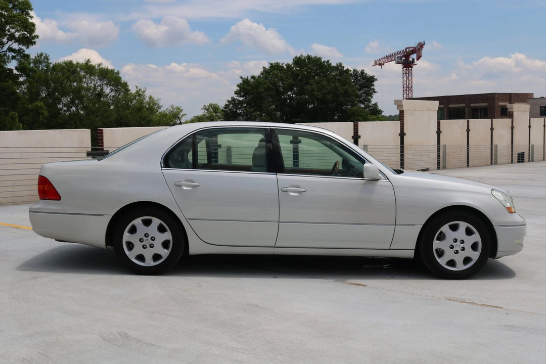 2001 Lexus LS 3rd Gen - Image 14 of 31