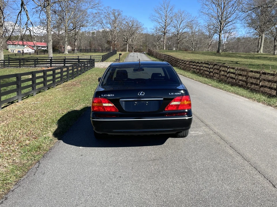 2001 Lexus LS 3rd Gen - Image 27 of 31