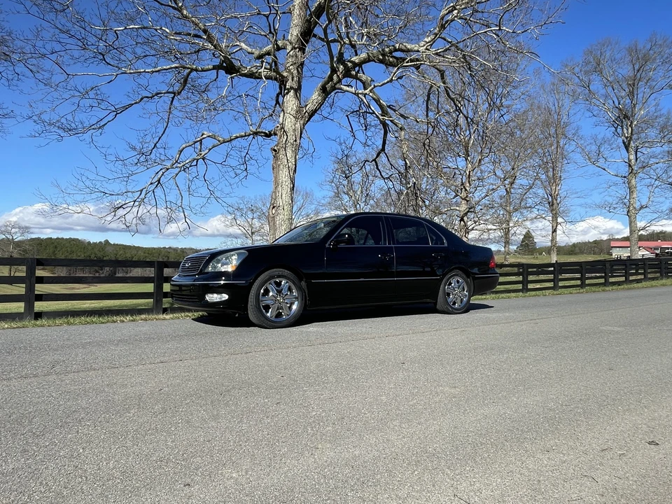 2001 Lexus LS 3rd Gen - Image 5 of 31