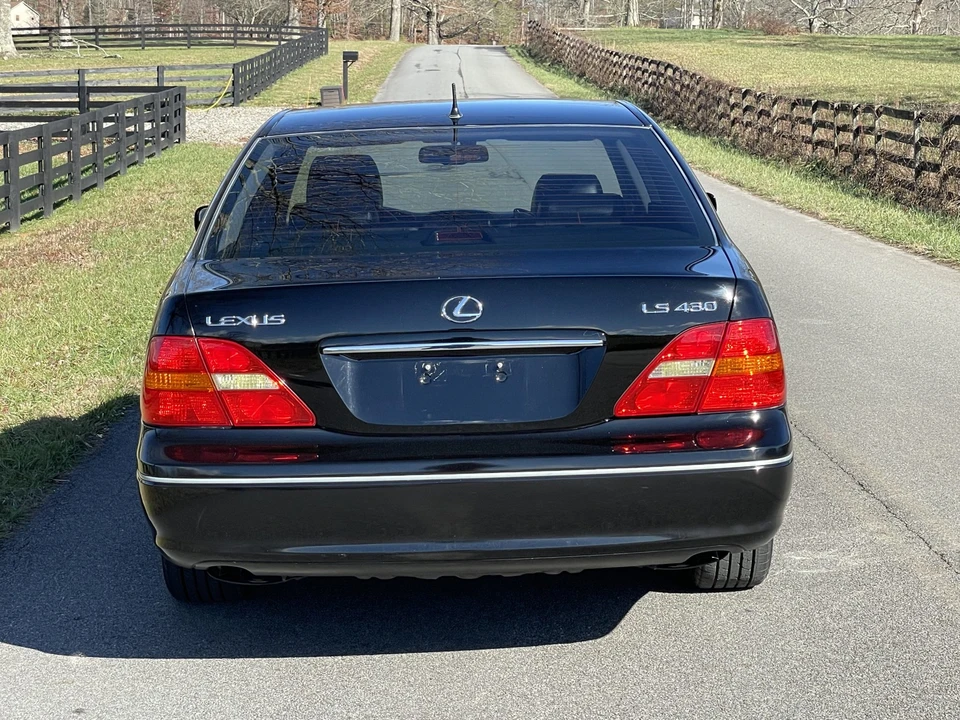 2001 Lexus LS 3rd Gen - Image 25 of 31