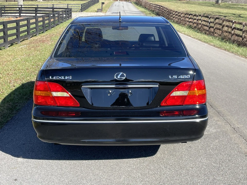 2001 Lexus LS 3rd Gen - Image 24 of 31
