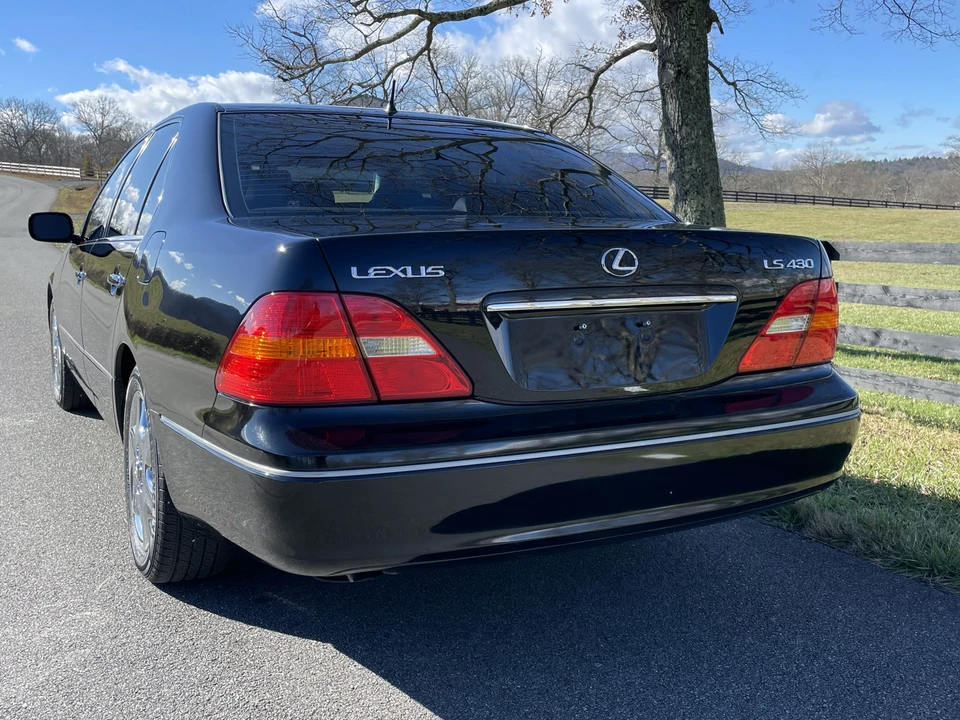 2001 Lexus LS 3rd Gen - Image 28 of 31