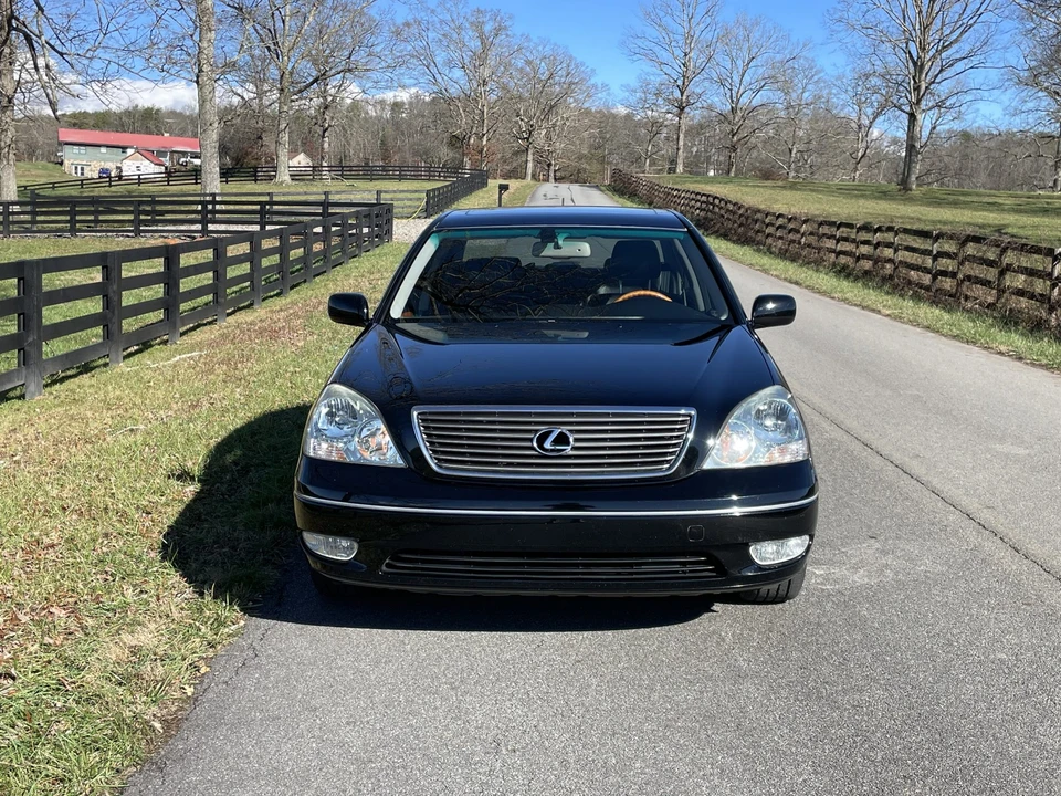 2001 Lexus LS 3rd Gen - Image 15 of 31