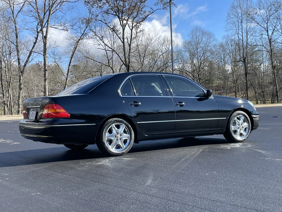 2001 Lexus LS 3rd Gen - Image 22 of 31