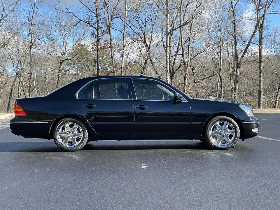 2001 Lexus LS 3rd Gen - Image 21 of 31