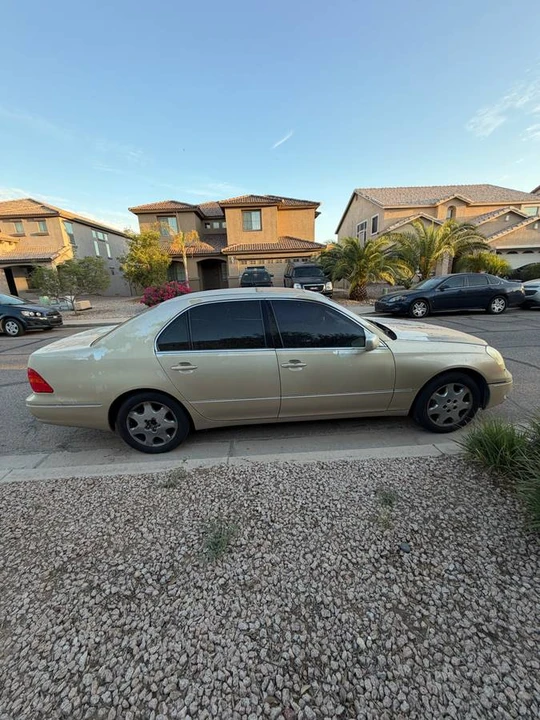 2001 Lexus LS 3rd Gen - Image 4 of 13