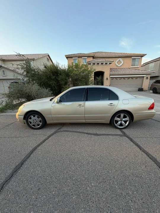 2001 Lexus LS 3rd Gen - Image 2 of 13