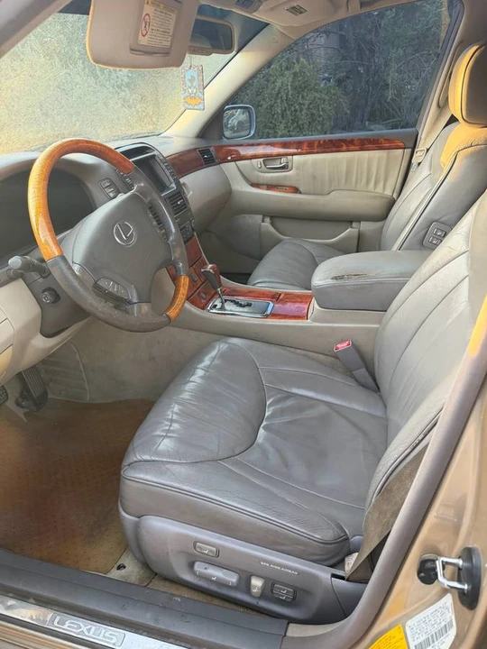 2001 Lexus LS 3rd Gen - Image 7 of 13