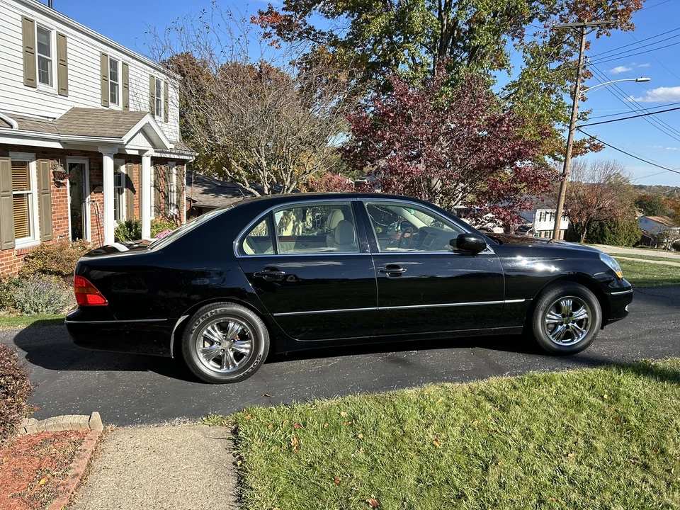 2001 Lexus LS 3rd Gen - Image 18 of 31
