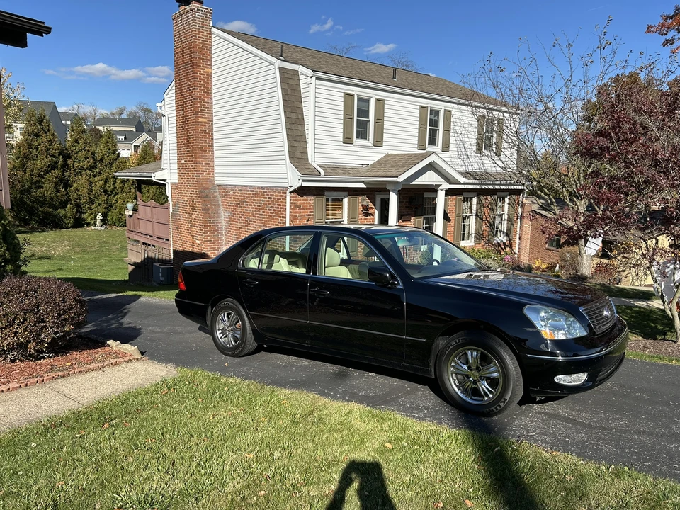 2001 Lexus LS 3rd Gen - Image 17 of 31