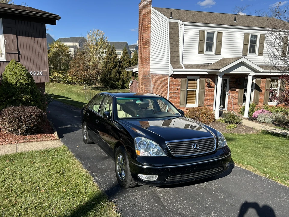 2001 Lexus LS 3rd Gen - Image 16 of 31