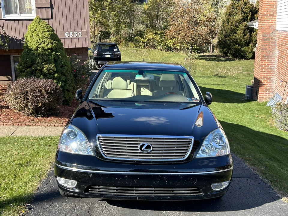 2001 Lexus LS 3rd Gen - Image 15 of 31