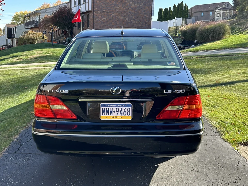 2001 Lexus LS 3rd Gen - Image 19 of 31