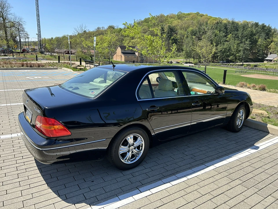 2001 Lexus LS 3rd Gen - Image 7 of 31