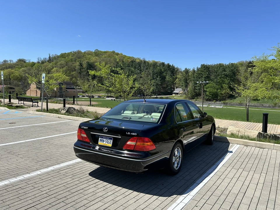 2001 Lexus LS 3rd Gen - Image 8 of 31