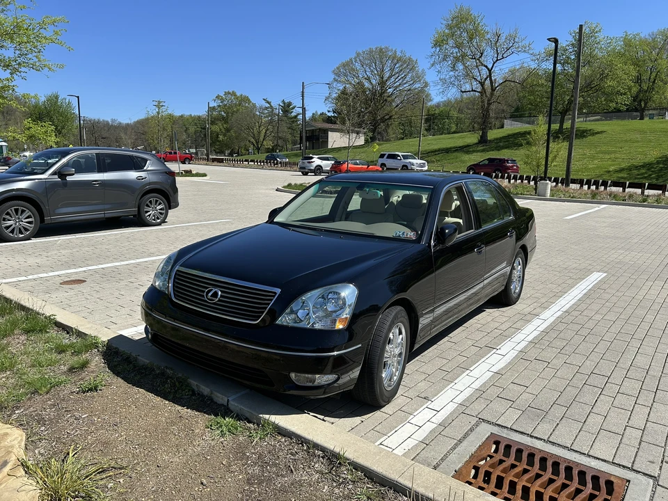 2001 Lexus LS 3rd Gen - Image 2 of 31