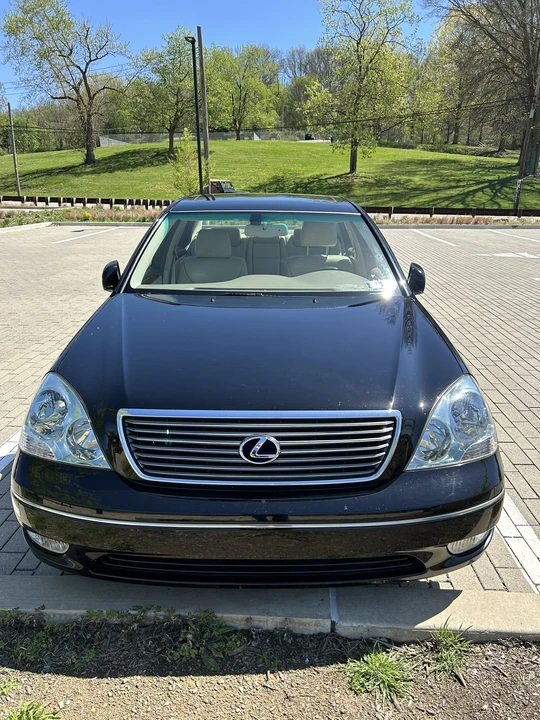 2001 Lexus LS 3rd Gen - Image 3 of 31
