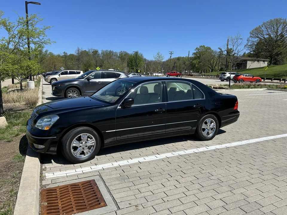 2001 Lexus LS 3rd Gen - Image 13 of 31