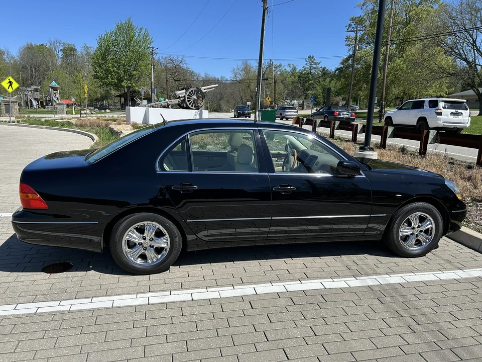 2001 Lexus LS 3rd Gen - Image 6 of 31