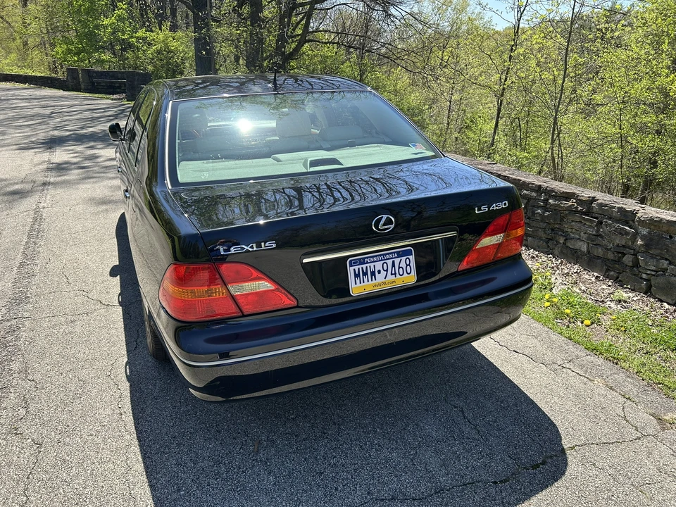 2001 Lexus LS 3rd Gen - Image 9 of 31