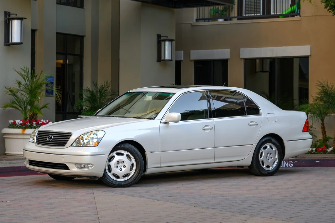 2001 Lexus LS 3rd Gen - Image 2 of 31