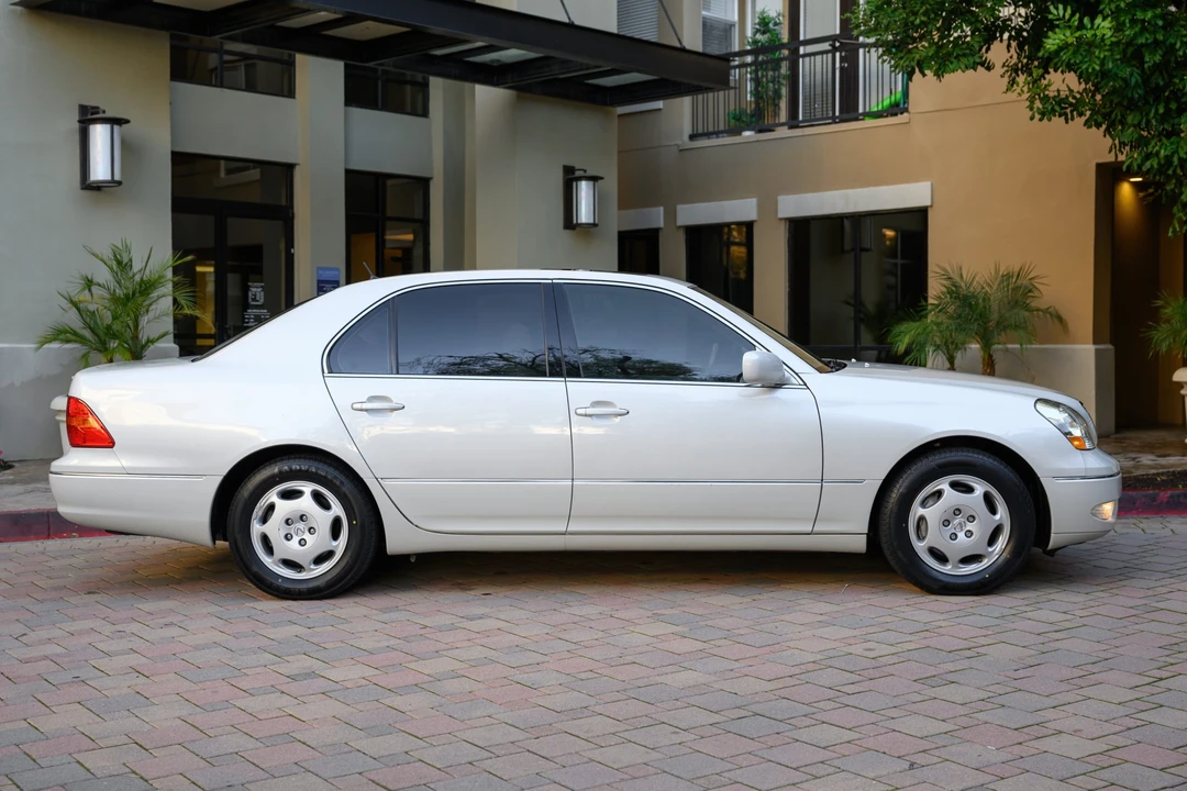 2001 Lexus LS 3rd Gen - Image 7 of 31