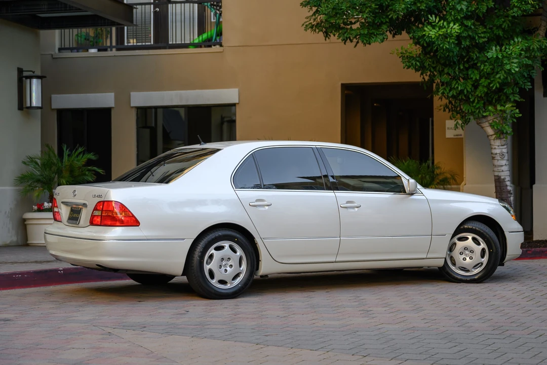 2001 Lexus LS 3rd Gen - Image 8 of 31