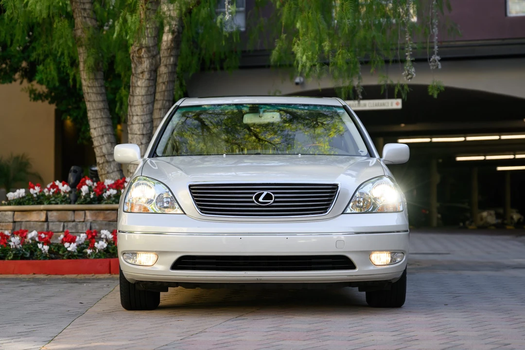 2001 Lexus LS 3rd Gen - Image 4 of 31