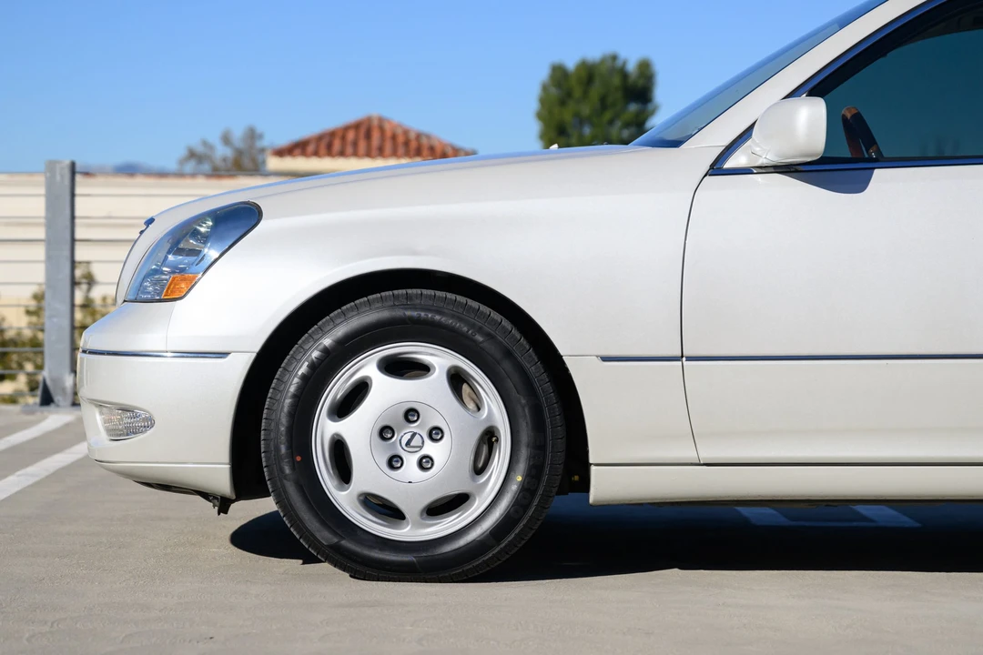 2001 Lexus LS 3rd Gen - Image 18 of 31