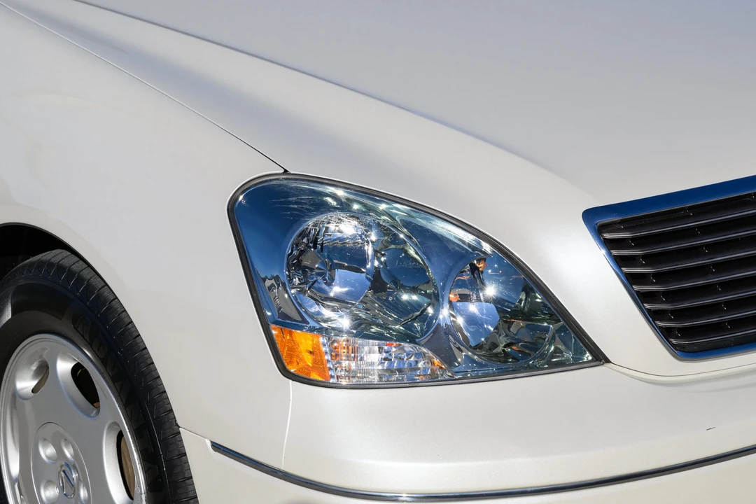 2001 Lexus LS 3rd Gen - Image 28 of 31