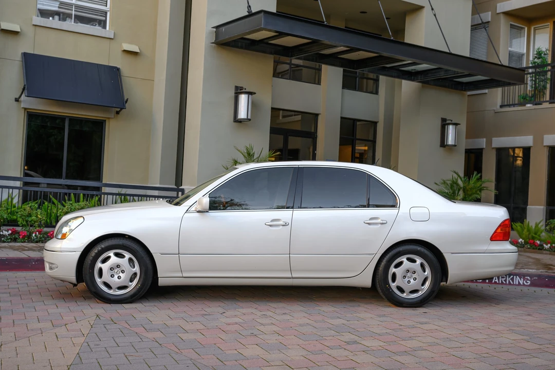 2001 Lexus LS 3rd Gen - Image 13 of 31