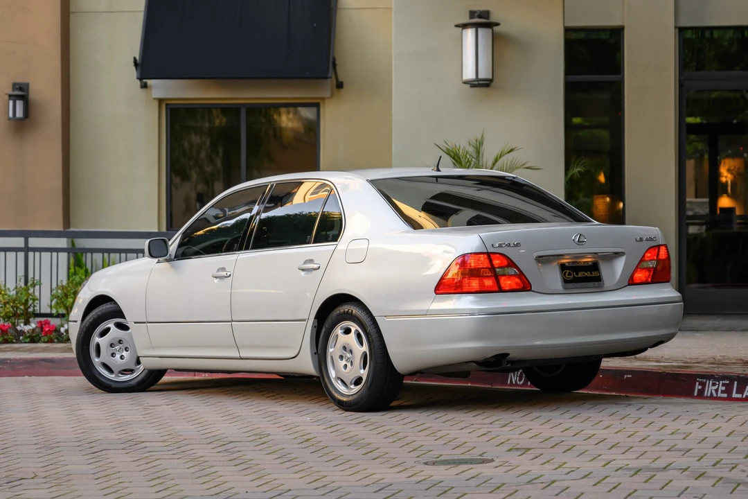 2001 Lexus LS 3rd Gen - Image 12 of 31