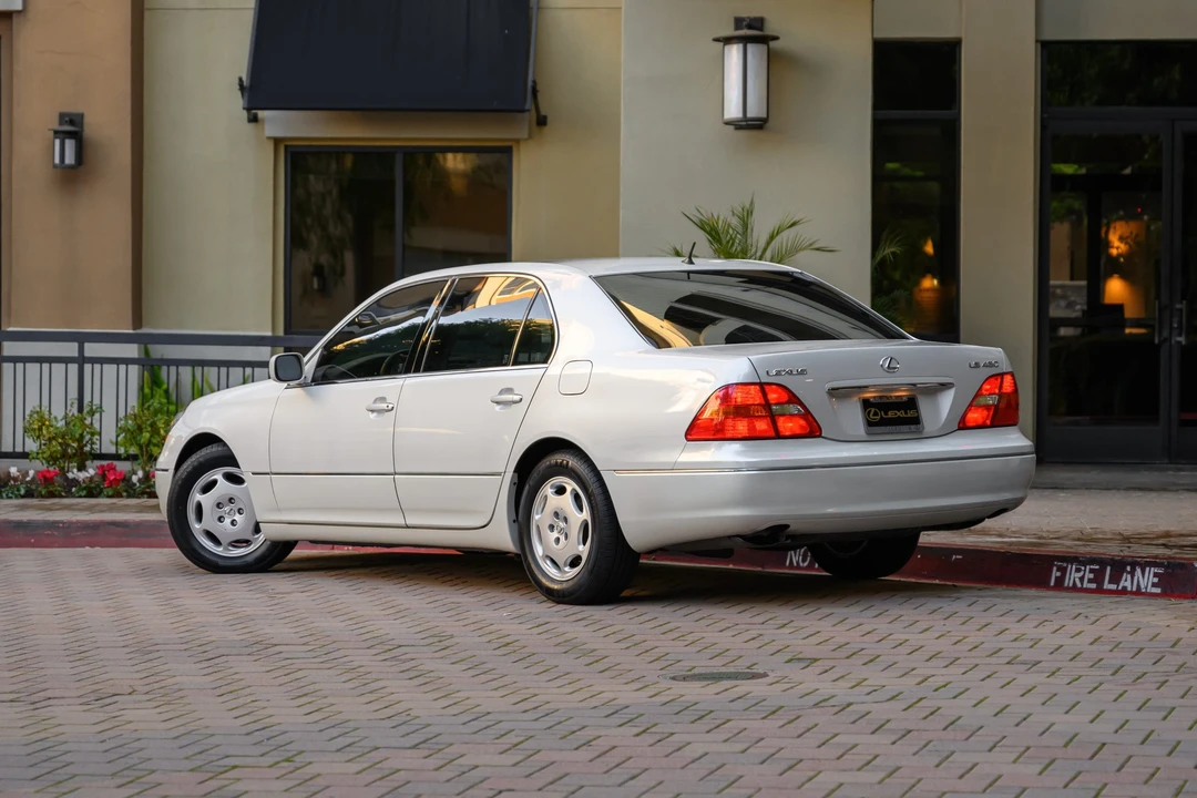 2001 Lexus LS 3rd Gen - Image 11 of 31