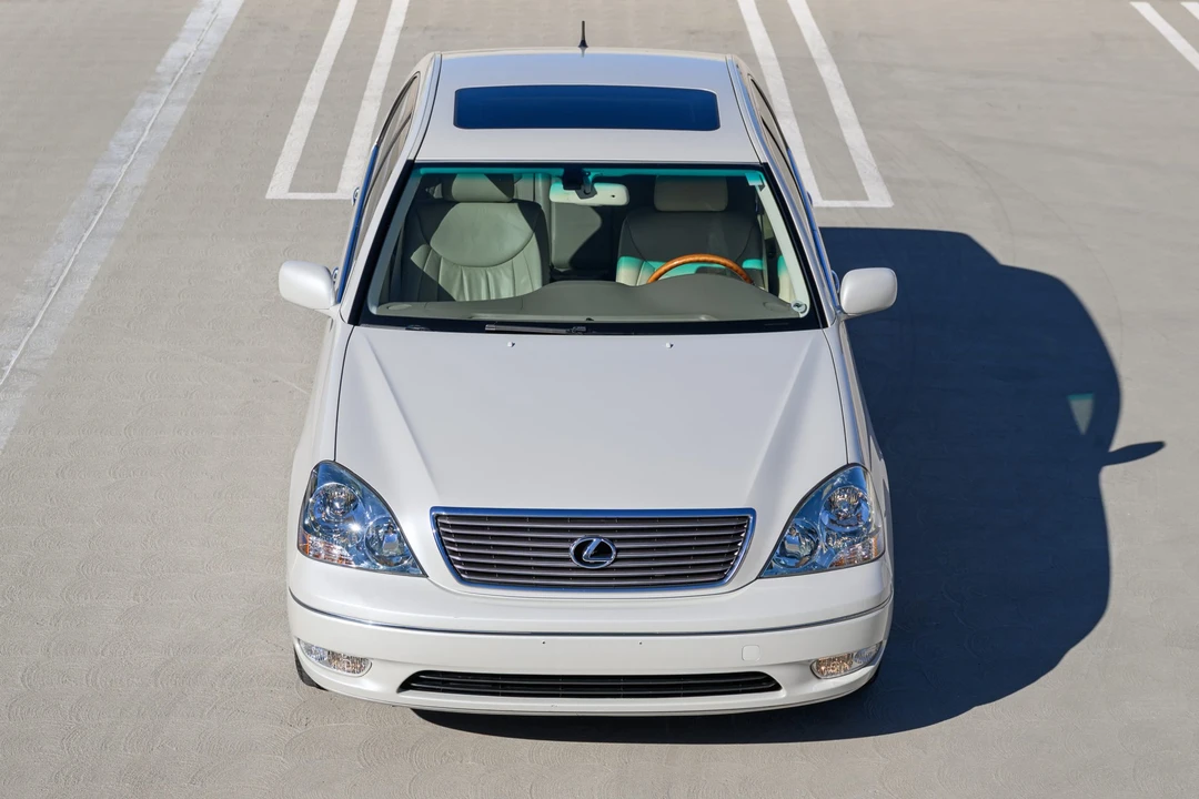 2001 Lexus LS 3rd Gen - Image 15 of 31