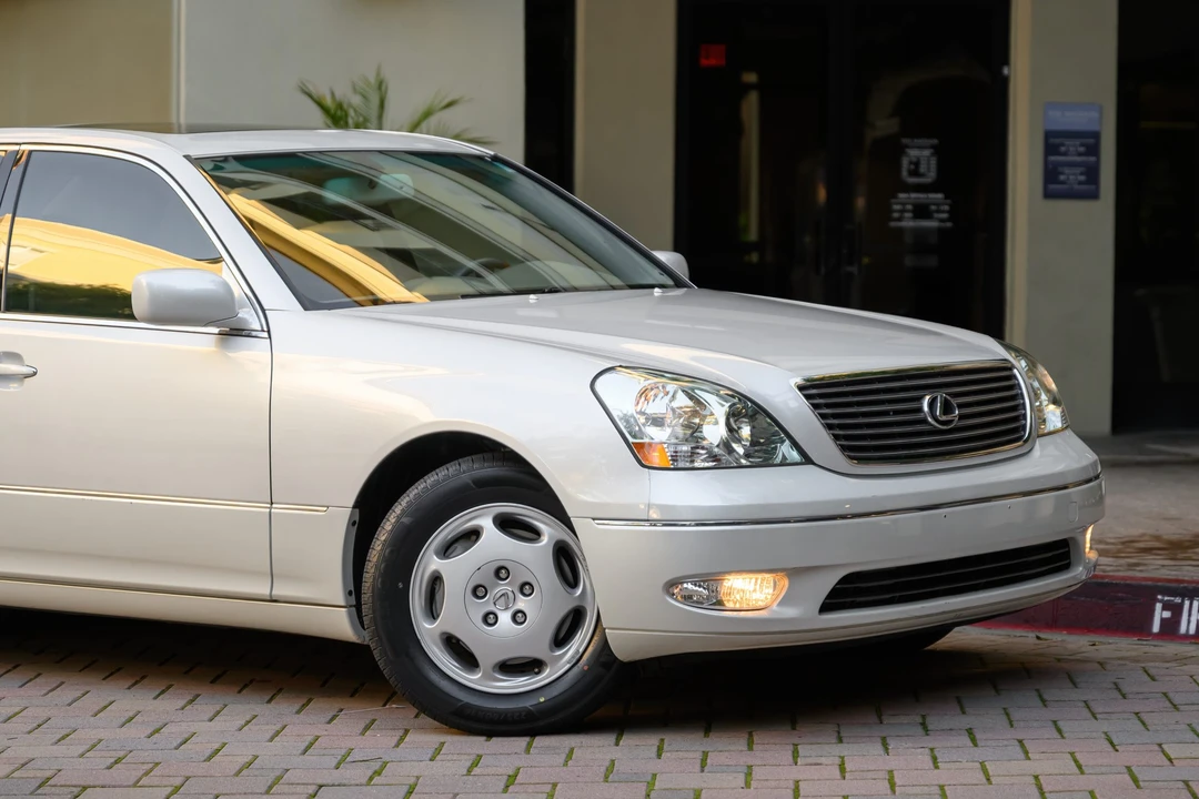 2001 Lexus LS 3rd Gen - Image 26 of 31
