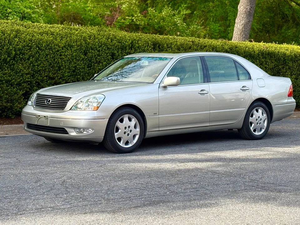 2001 Lexus LS 3rd Gen - Image 5 of 31