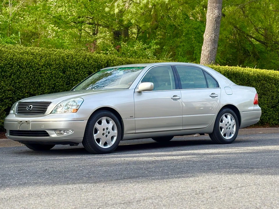 2001 Lexus LS 3rd Gen - Image 2 of 31