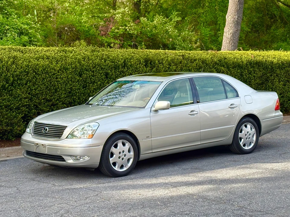 2001 Lexus LS 3rd Gen - Image 3 of 31